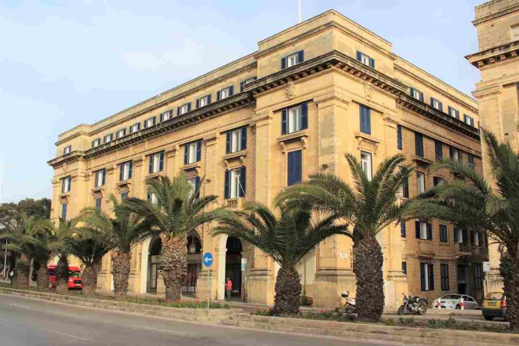 مدرسه عالی بازرگانی لندن شعبه مالت