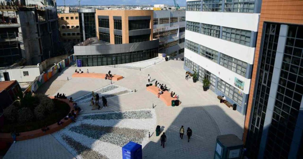 کالج هنر، علم و فناوری مالت – ام کست